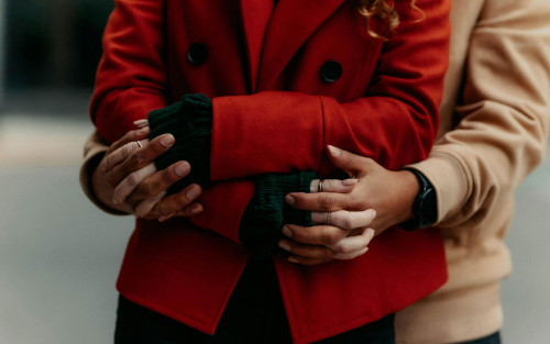Love Bombing: Wenn Liebe zur Manipulation wird